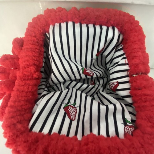 Puffy handmade red handbag like new