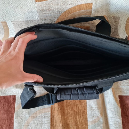 La Carrie laptop bag new, black