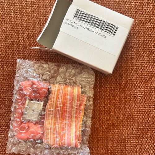 Women's wristwatch new with 2 fabric salmon straps