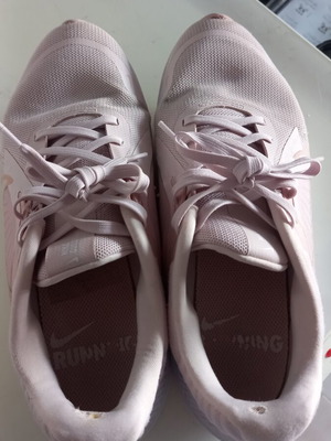 Nike athletic shoes used, size 37.5, salmon color