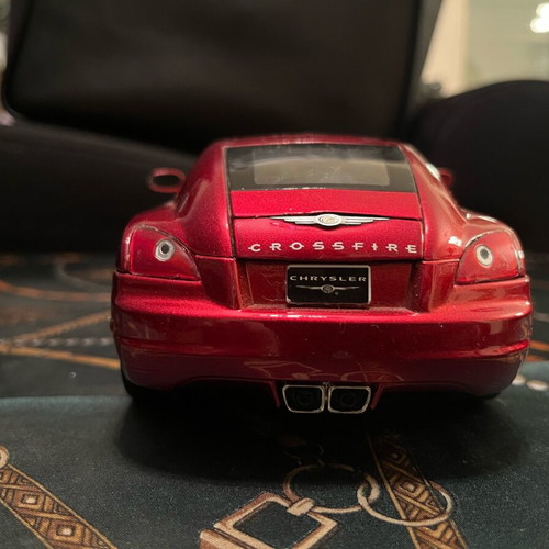 1:18 model car red like new