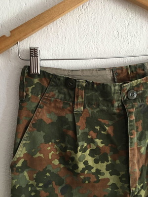 Vintage German military camouflage cargo pants S