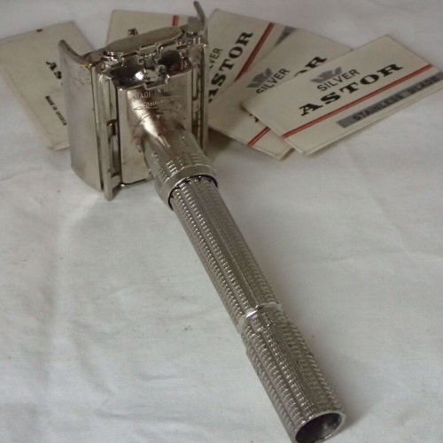 Gillette Slim Adjustable 1-9 DE safety razor 1966 used with blades