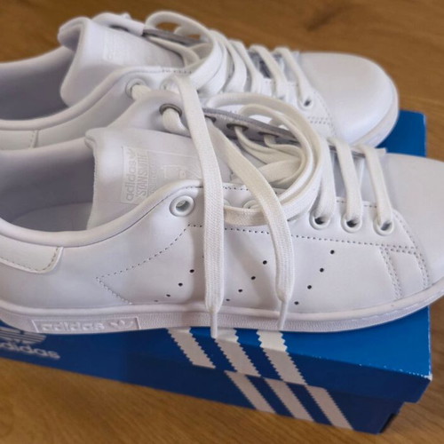 Adidas Stan Smith unisex white sneakers size 39-39.5