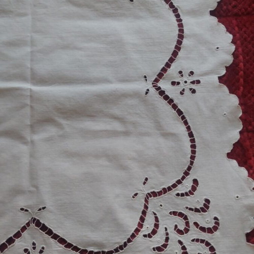 Handmade cutwork table linen 75x75 like new