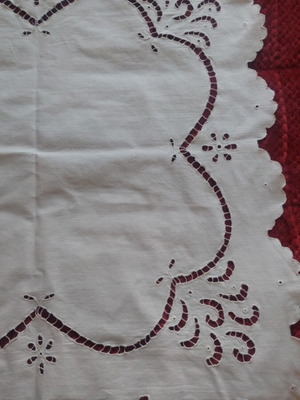 Handmade cutwork table linen 75x75 like new