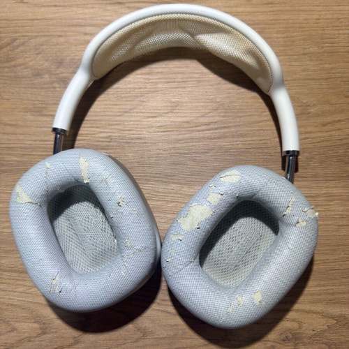 Apple AirPods Max used with signs of wear, model A2096