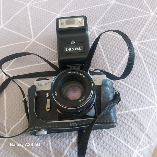 Zenit ET Camera with Helios 44M Lens and Londa Flash like new