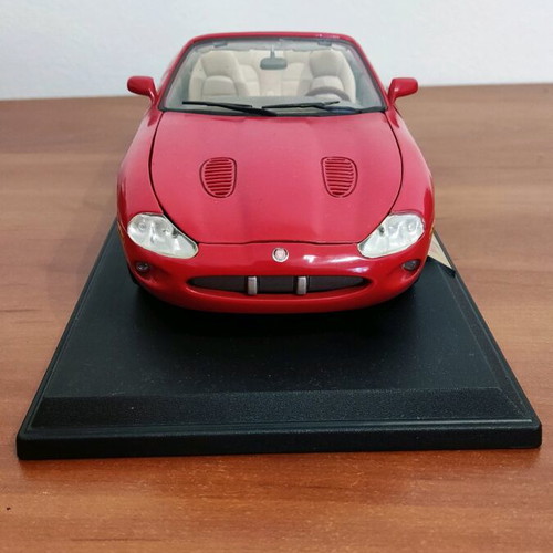 Maisto Jaguar XKR 1998 Special Edition like new