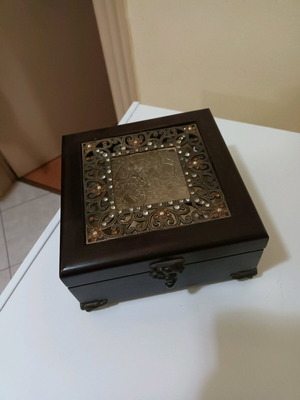 Vintage jewelry box like new, wood, glass and metal details