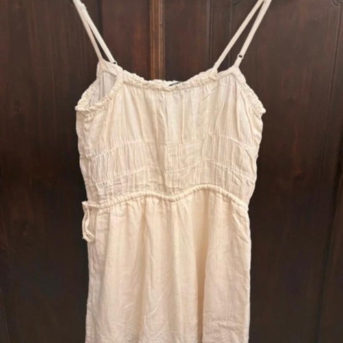 Jumpsuit Bershka κρεμ με δαντέλα σαν καινούργιο, μέγεθος M