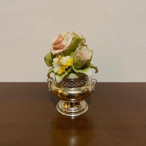 Vintage Capodimonte vase with flowers, new, 10 x 7 cm