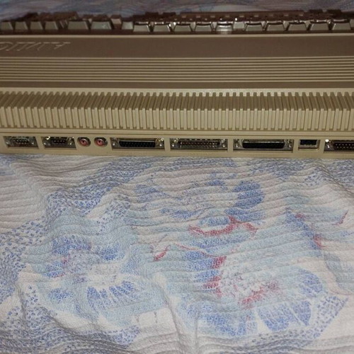 Commodore Amiga 500 like new with 512KB RAM and manuals