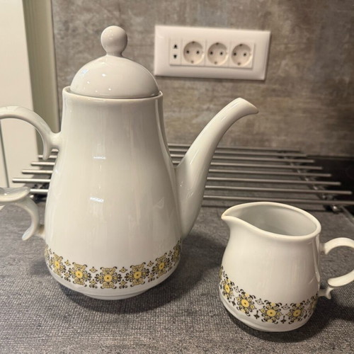 Teapot and creamer set like new, vintage Bulgarian porcelain