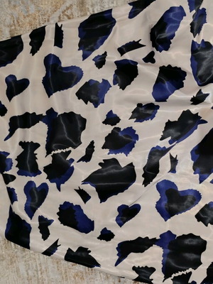Satin skirt blue leopard like new