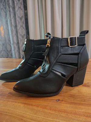 Bellucci black leather ankle boots with 8 cm heel new
