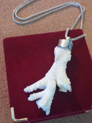 Lalaunis silver pendant 925 with natural coral used