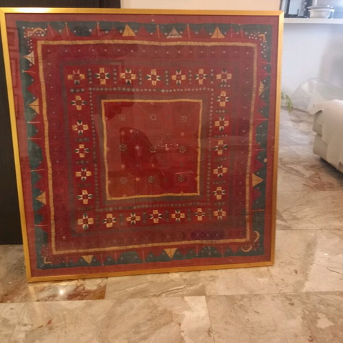 Handmade wall rug in frame like new, 91x91