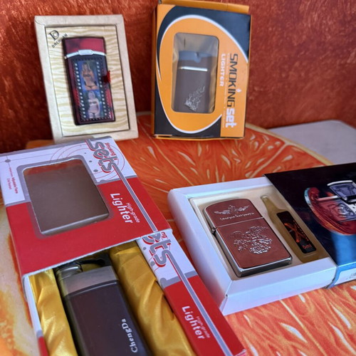 Lighters and smoking sets used, collectible gift boxes