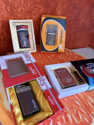 Αναπτήρες και smoking sets μεταχειρισμένα, συλλεκτικά κουτιά δώρου