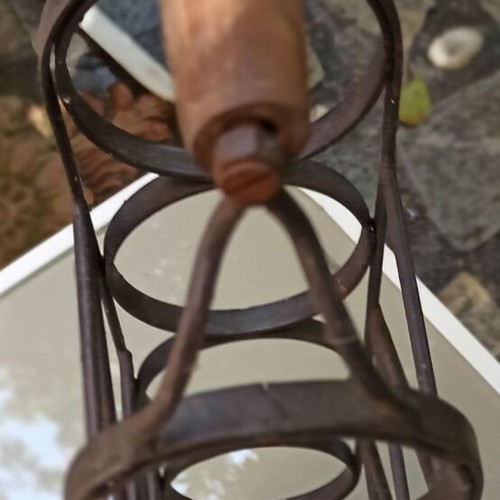 Metal wine rack for 4 bottles with wooden handle like new