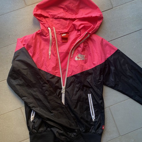 Nike Windrunner lightweight jacket pink and black, size S