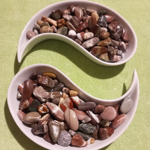 Handmade Varnished Sea Stones pack of 150, like new
