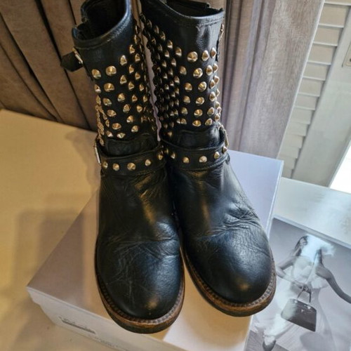 Relish leather boots size 39 like new with silver studs