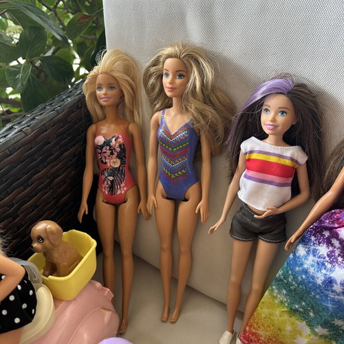 Barbie Vespa with 6 Barbie dolls and pony with 3 Chelsea dolls like new