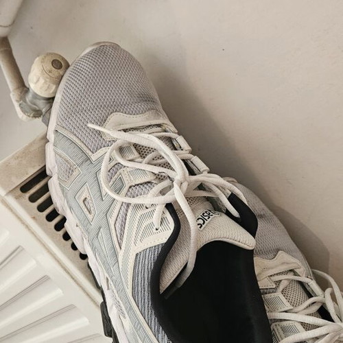 Asics athletic shoes used, size 44, white
