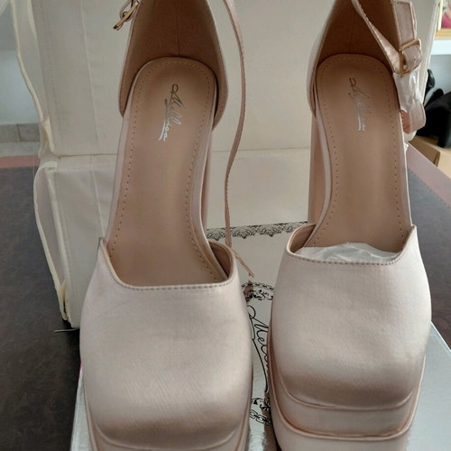 Beige high platform sandals new, size 40, satin