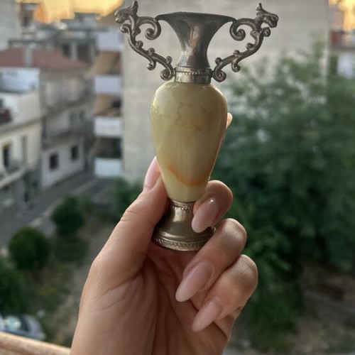 Onyx vase like new, special design