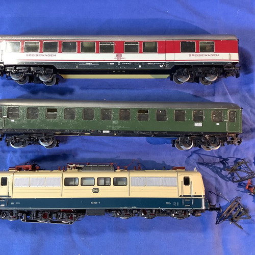 Marklin set electric locomotive 3058, carriages, parts and rails used