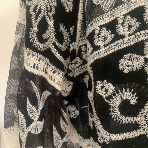 Black and white blouse like new with flairy sleeves