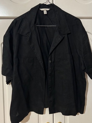Black H&M shirt lightly worn, size L