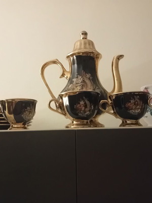 Vintage τσαγιέρα με 5 φλιτζάνια και 5 πιατάκια