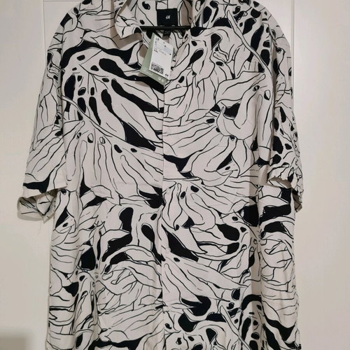 H&M men's shirt new with floral patterns, XXL, black and white