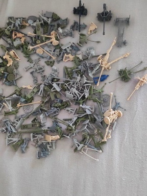 Modeling figures and artillery guns, approx. 2 cm height