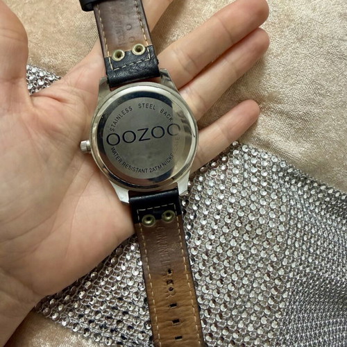 Oozoo watch like new, black and white