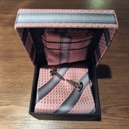Men's tie new with pocket square pink