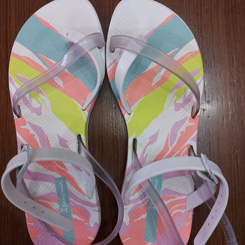 Ipanema sandals for girls used, multicolor size 33