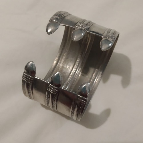 Adjustable wide bracelet silver vintage like new