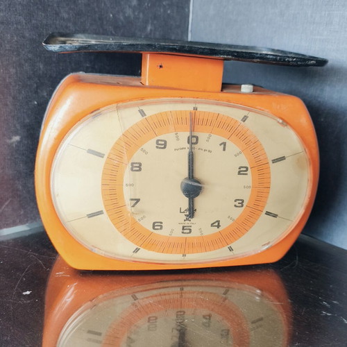 Vintage metal analog kitchen scale 10 kg used, orange