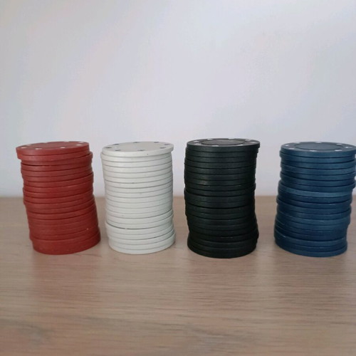 Game chips like new, pack of 80 pieces