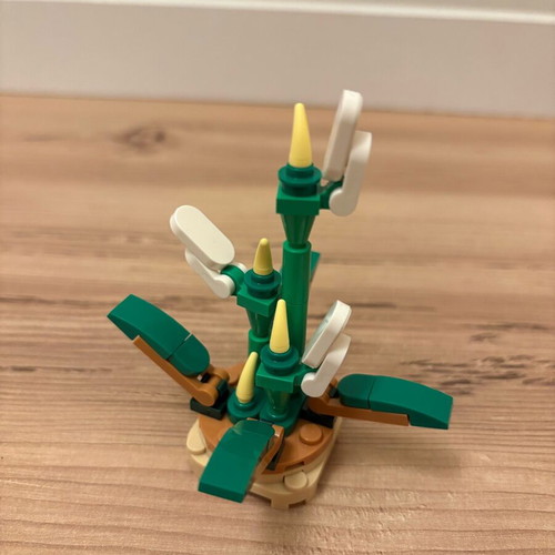 Lego promotional set Micro Peace Lily like new
