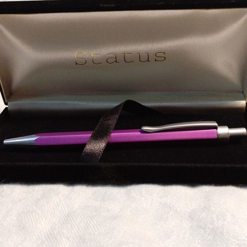 Vintage Status Pen with Case like new