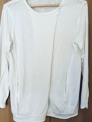 White cotton cardigan/shirt one size like new with two pockets