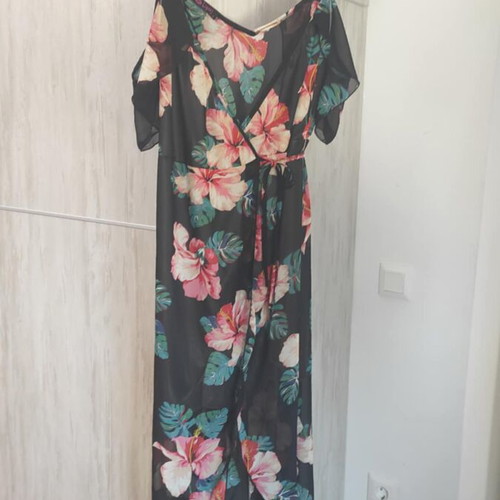 Women's dress size medium like new, black floral