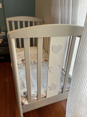 Pali Birillo White Cot like new with coconut fiber mattress 64x126cm