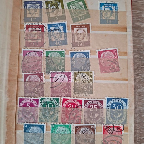 Stamp collection used, over 150 sealed stamps